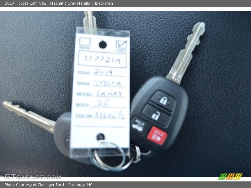 Magnetic Gray Metallic / Black/Ash 2014 Toyota Camry SE