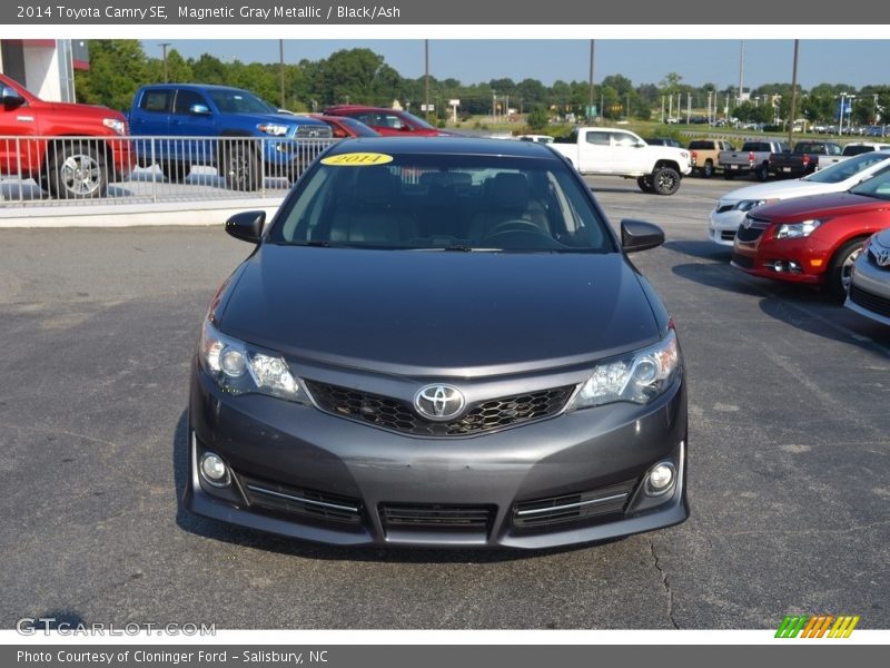 Magnetic Gray Metallic / Black/Ash 2014 Toyota Camry SE
