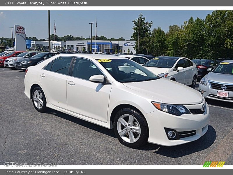 Super White / Black/Ash 2014 Toyota Camry SE