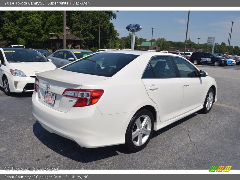 Super White / Black/Ash 2014 Toyota Camry SE
