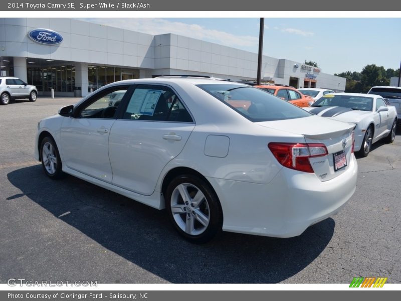 Super White / Black/Ash 2014 Toyota Camry SE