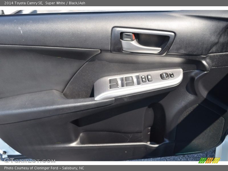 Super White / Black/Ash 2014 Toyota Camry SE