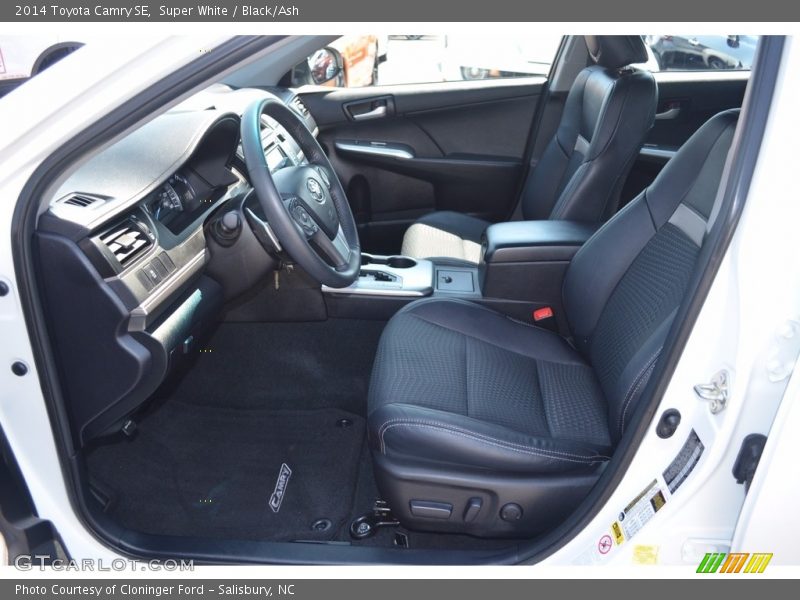 Super White / Black/Ash 2014 Toyota Camry SE