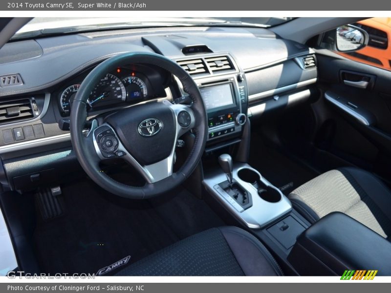 Super White / Black/Ash 2014 Toyota Camry SE