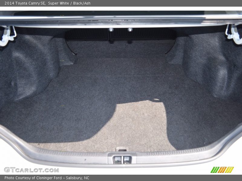 Super White / Black/Ash 2014 Toyota Camry SE