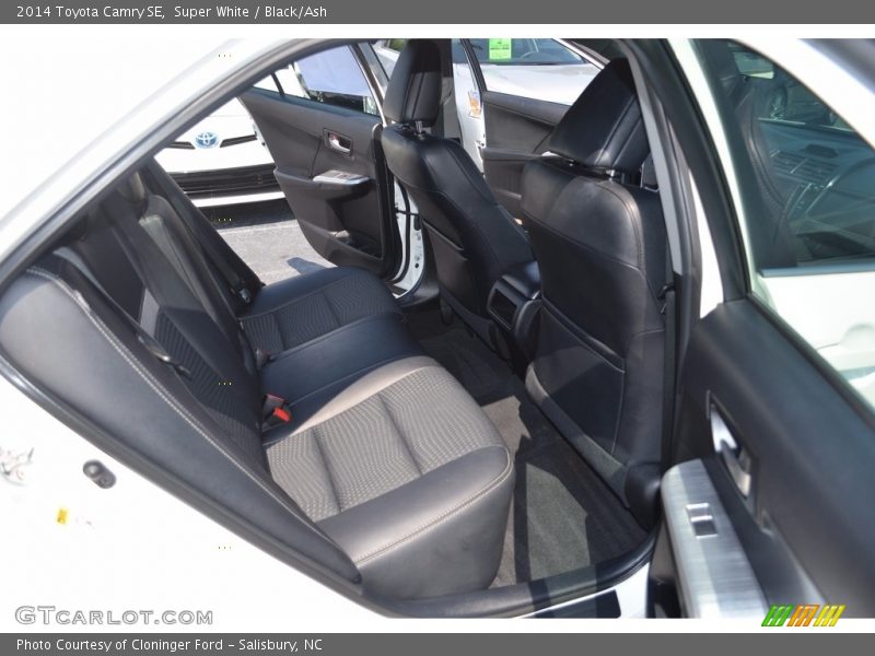 Super White / Black/Ash 2014 Toyota Camry SE