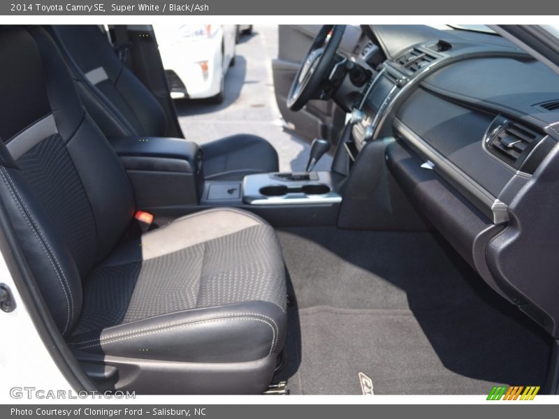 Super White / Black/Ash 2014 Toyota Camry SE