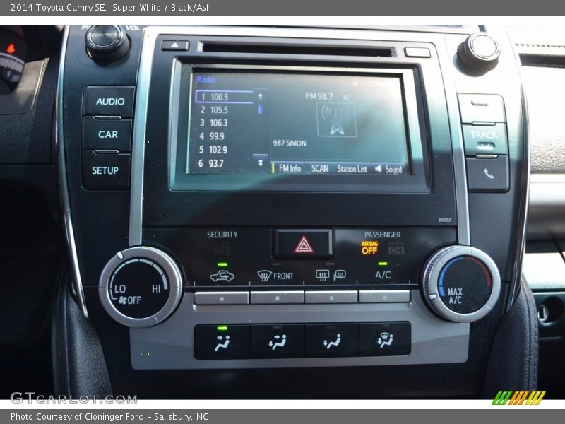 Super White / Black/Ash 2014 Toyota Camry SE