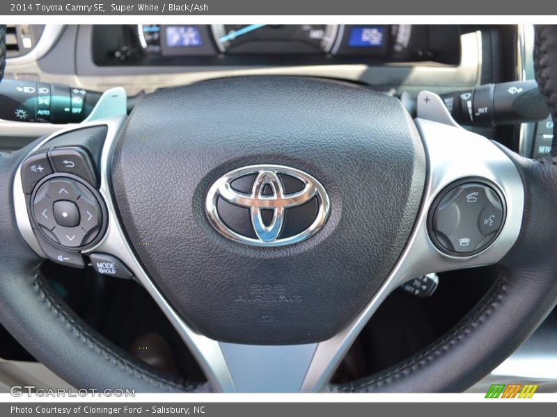Super White / Black/Ash 2014 Toyota Camry SE