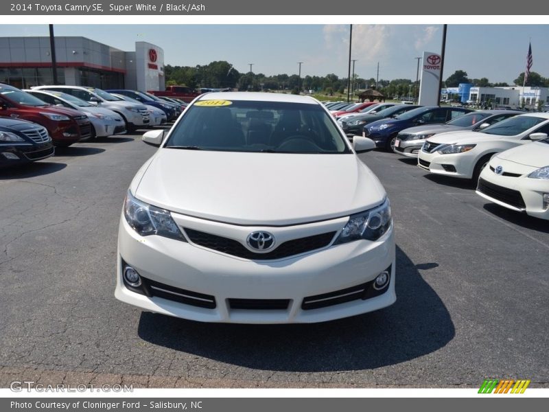 Super White / Black/Ash 2014 Toyota Camry SE