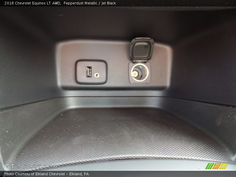 Pepperdust Metallic / Jet Black 2018 Chevrolet Equinox LT AWD