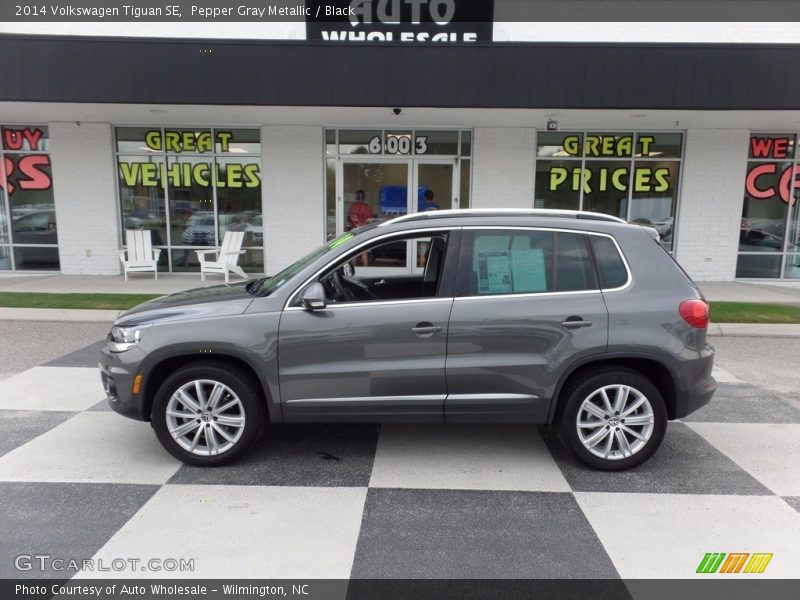 Pepper Gray Metallic / Black 2014 Volkswagen Tiguan SE