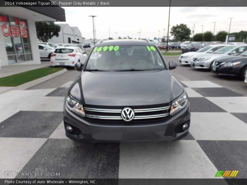 Pepper Gray Metallic / Black 2014 Volkswagen Tiguan SE