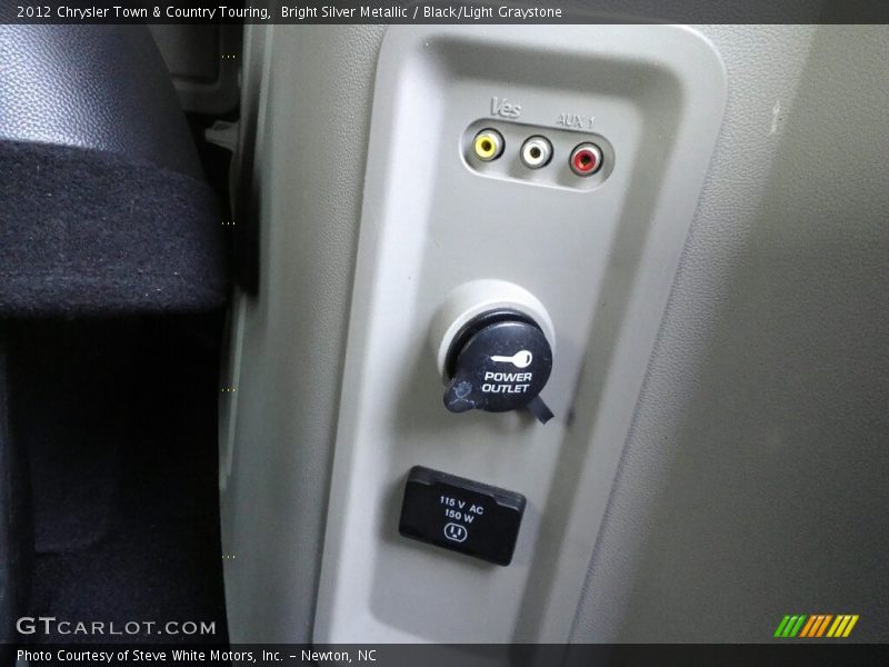 Bright Silver Metallic / Black/Light Graystone 2012 Chrysler Town & Country Touring