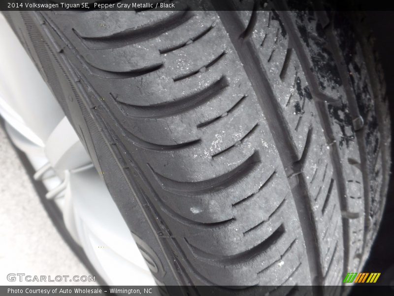Pepper Gray Metallic / Black 2014 Volkswagen Tiguan SE