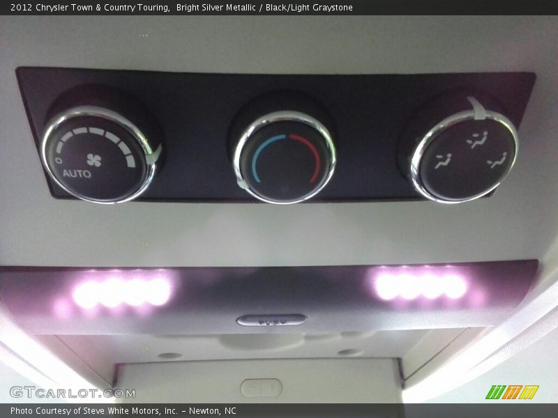 Bright Silver Metallic / Black/Light Graystone 2012 Chrysler Town & Country Touring
