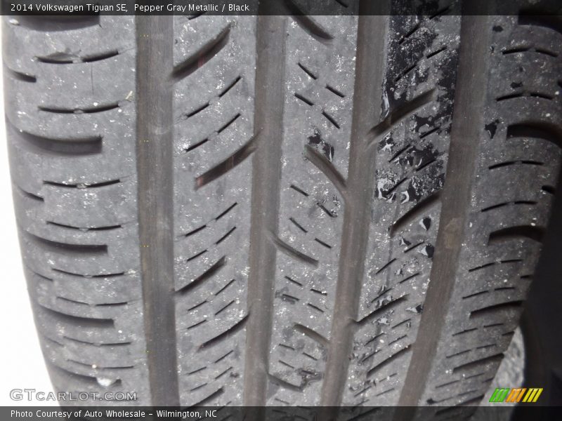 Pepper Gray Metallic / Black 2014 Volkswagen Tiguan SE