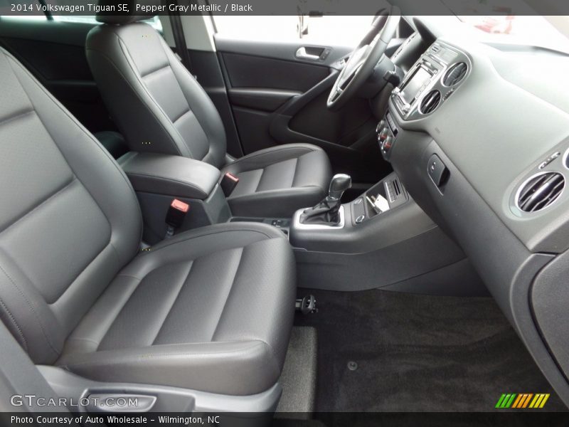Pepper Gray Metallic / Black 2014 Volkswagen Tiguan SE