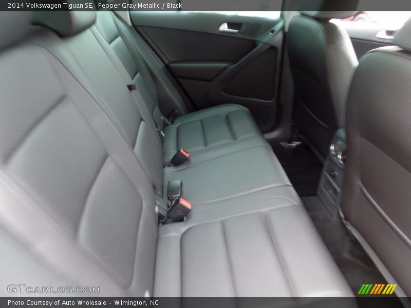 Pepper Gray Metallic / Black 2014 Volkswagen Tiguan SE