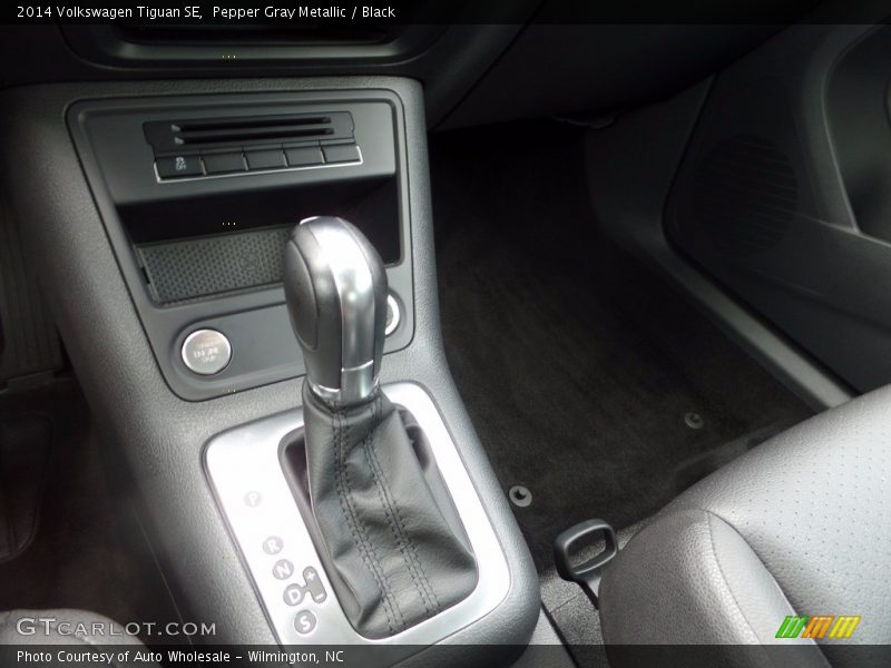 Pepper Gray Metallic / Black 2014 Volkswagen Tiguan SE