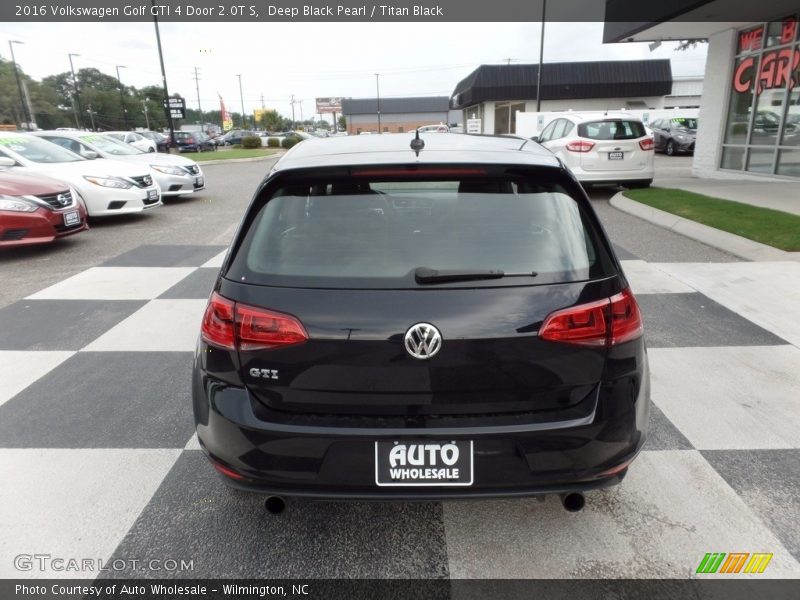 Deep Black Pearl / Titan Black 2016 Volkswagen Golf GTI 4 Door 2.0T S