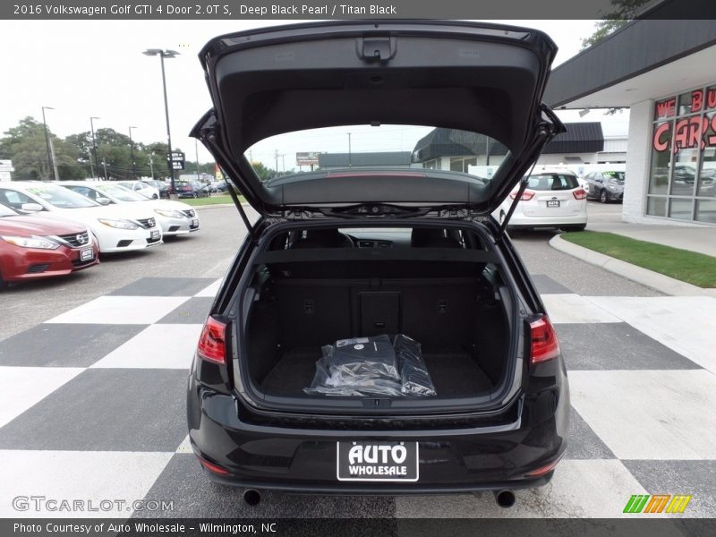 Deep Black Pearl / Titan Black 2016 Volkswagen Golf GTI 4 Door 2.0T S