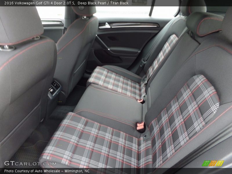 Deep Black Pearl / Titan Black 2016 Volkswagen Golf GTI 4 Door 2.0T S