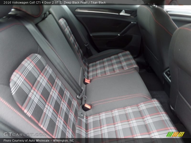 Deep Black Pearl / Titan Black 2016 Volkswagen Golf GTI 4 Door 2.0T S