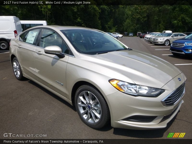 Front 3/4 View of 2017 Fusion Hybrid SE