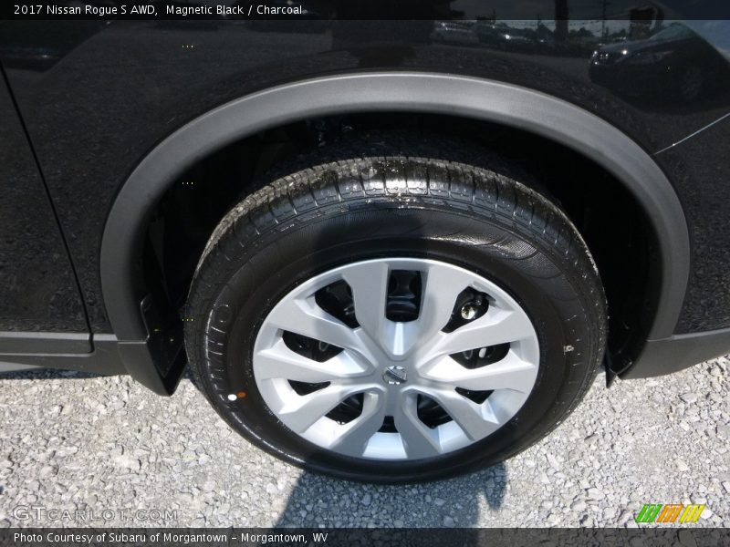 Magnetic Black / Charcoal 2017 Nissan Rogue S AWD