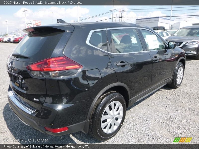 Magnetic Black / Charcoal 2017 Nissan Rogue S AWD