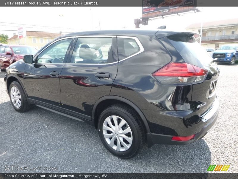 Magnetic Black / Charcoal 2017 Nissan Rogue S AWD