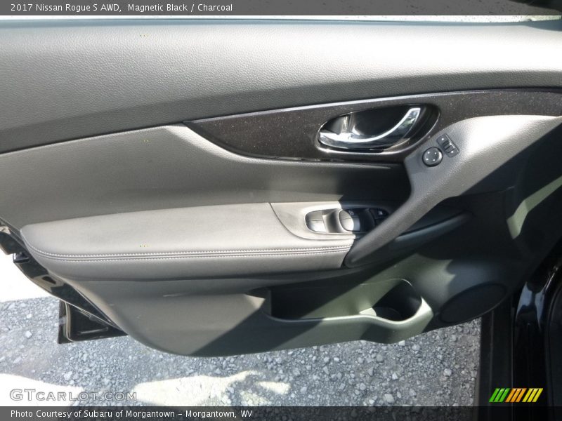 Magnetic Black / Charcoal 2017 Nissan Rogue S AWD