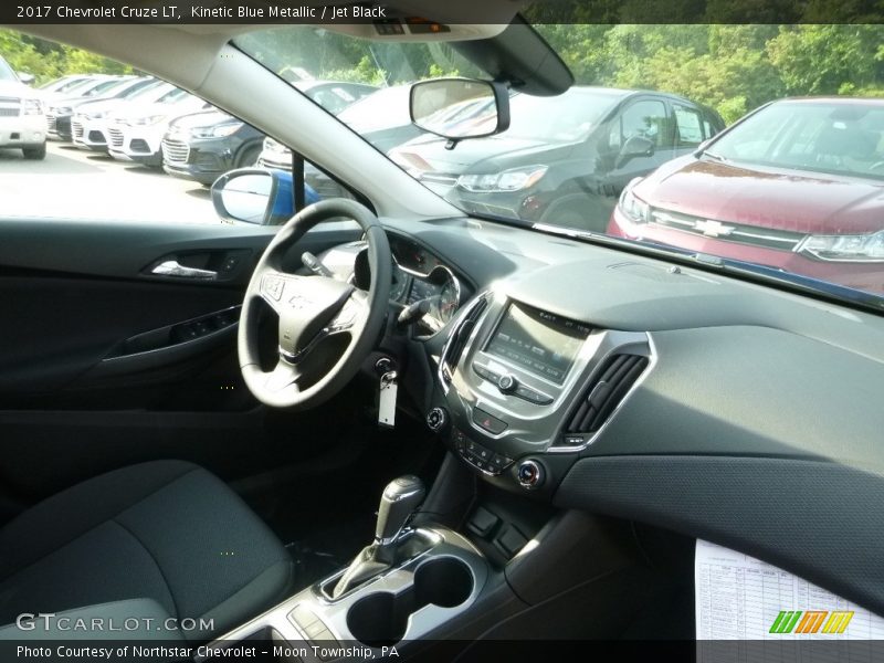 Kinetic Blue Metallic / Jet Black 2017 Chevrolet Cruze LT