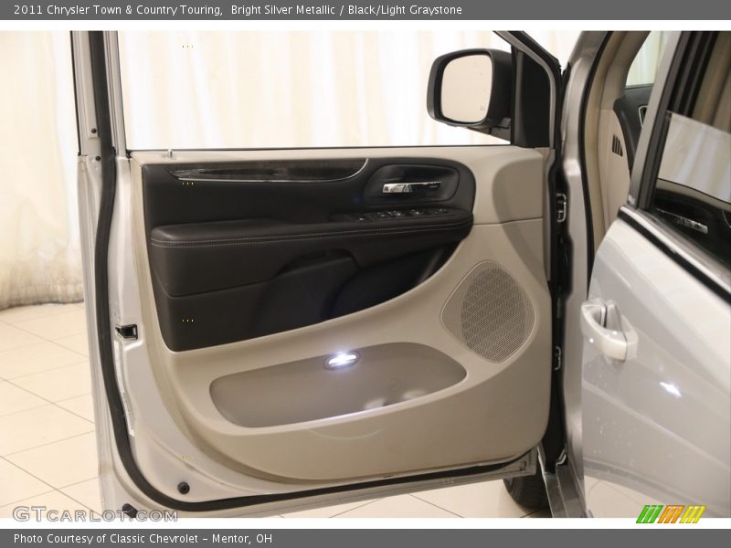 Bright Silver Metallic / Black/Light Graystone 2011 Chrysler Town & Country Touring