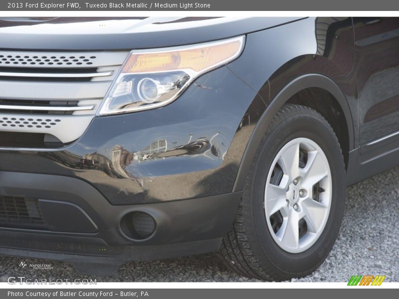 Tuxedo Black Metallic / Medium Light Stone 2013 Ford Explorer FWD