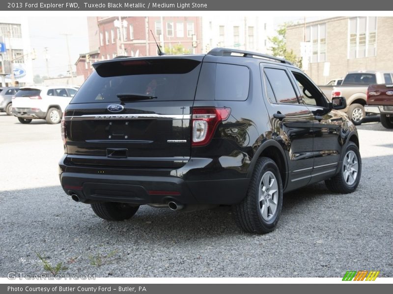 Tuxedo Black Metallic / Medium Light Stone 2013 Ford Explorer FWD