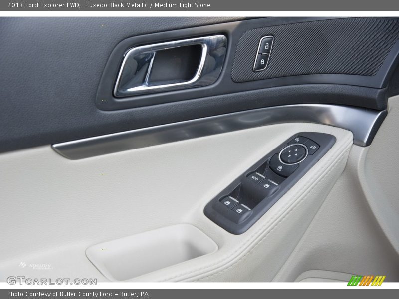 Tuxedo Black Metallic / Medium Light Stone 2013 Ford Explorer FWD