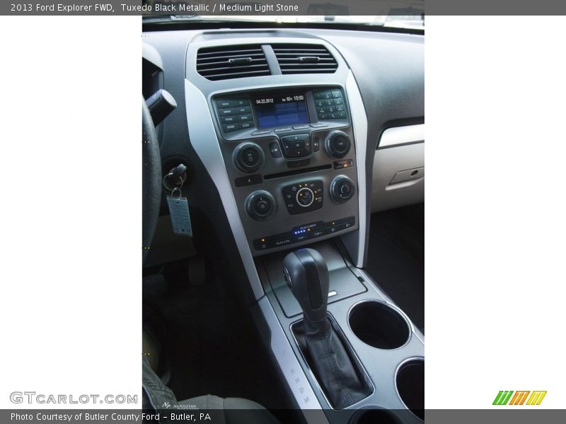 Tuxedo Black Metallic / Medium Light Stone 2013 Ford Explorer FWD