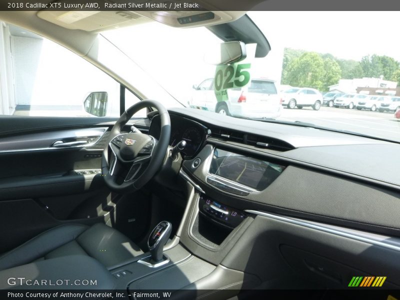 Radiant Silver Metallic / Jet Black 2018 Cadillac XT5 Luxury AWD