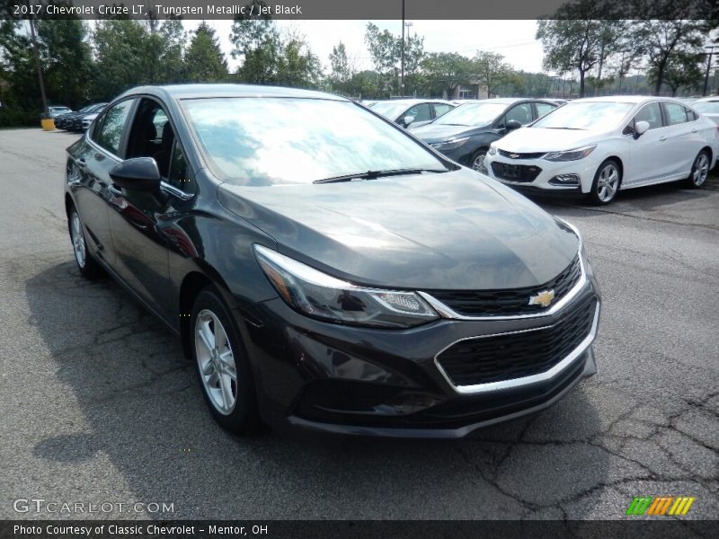 Tungsten Metallic / Jet Black 2017 Chevrolet Cruze LT