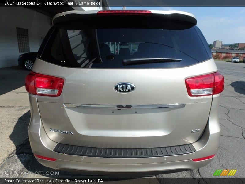 Beechwood Pearl / Camel Beige 2017 Kia Sedona LX