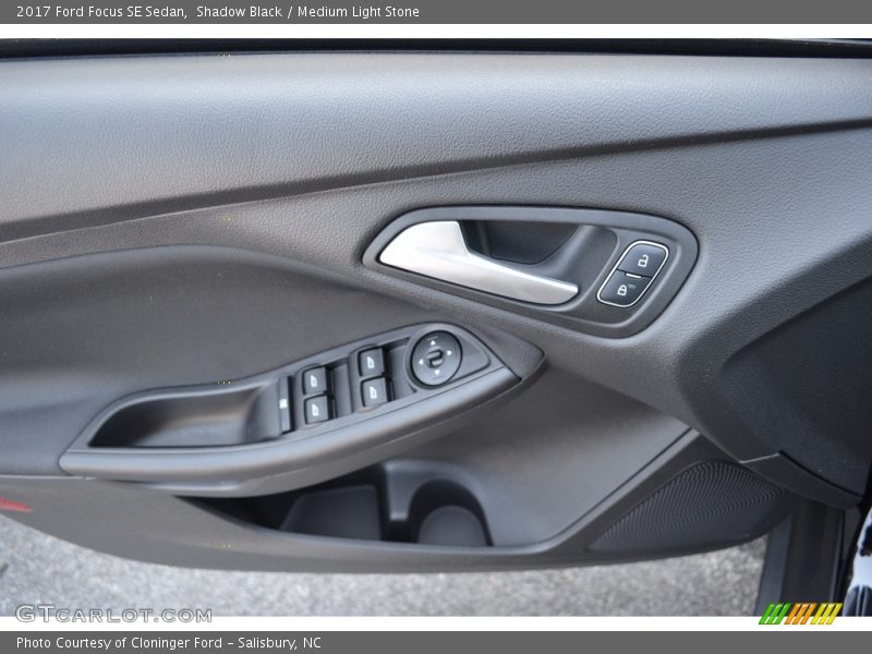 Shadow Black / Medium Light Stone 2017 Ford Focus SE Sedan