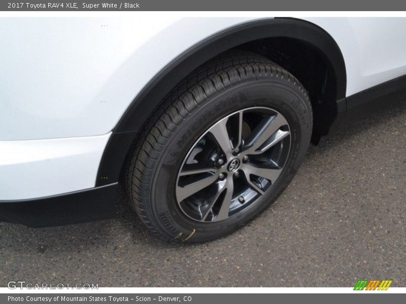 Super White / Black 2017 Toyota RAV4 XLE