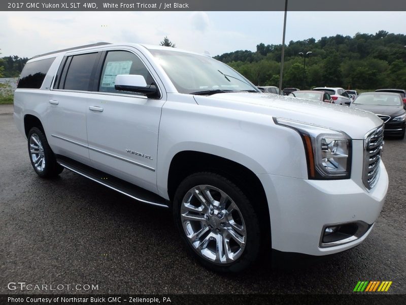 Front 3/4 View of 2017 Yukon XL SLT 4WD