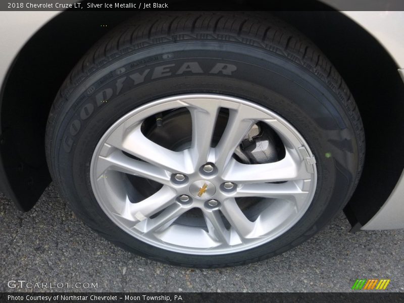 Silver Ice Metallic / Jet Black 2018 Chevrolet Cruze LT