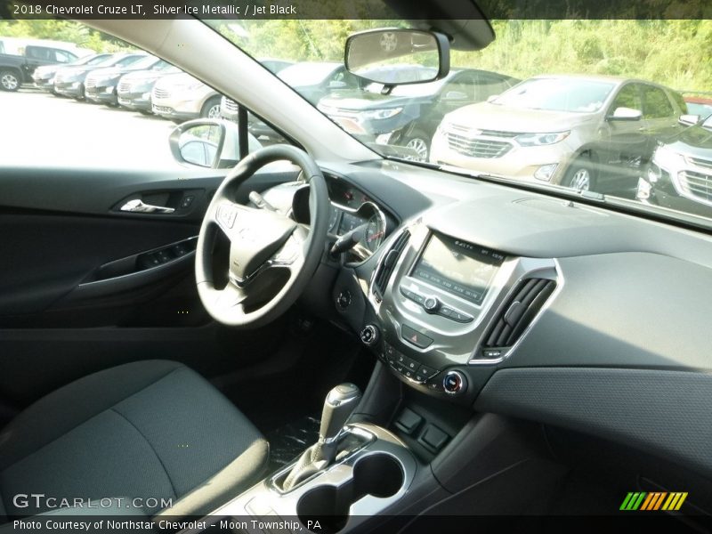Silver Ice Metallic / Jet Black 2018 Chevrolet Cruze LT