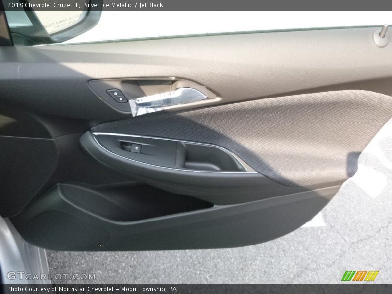 Silver Ice Metallic / Jet Black 2018 Chevrolet Cruze LT