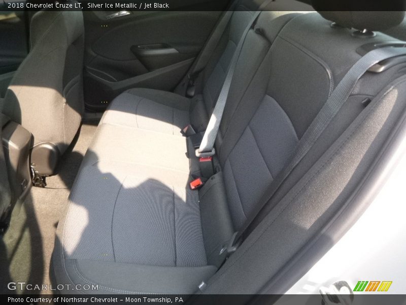 Silver Ice Metallic / Jet Black 2018 Chevrolet Cruze LT
