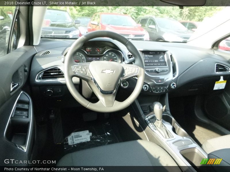 Silver Ice Metallic / Jet Black 2018 Chevrolet Cruze LT